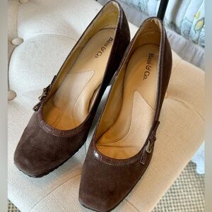 Bass Suede pumps